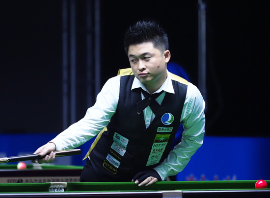 場上拼搏 場上拼搏