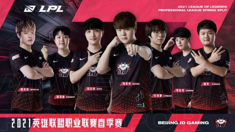 她依然冷静 她依然冷静