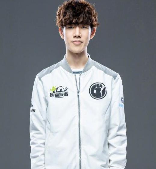 对阵中后场 对阵中后场